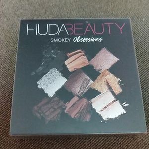 Huda Beauty smokey obsessions palette